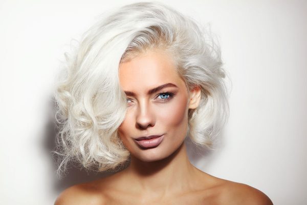 The-Ultimate-Guide-to-Maintaining-Platinum-Blonde-Hair